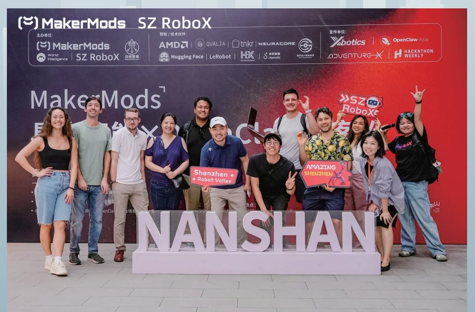 Developers and entrepreneurs at a MakerMods and SZ RoboX community event